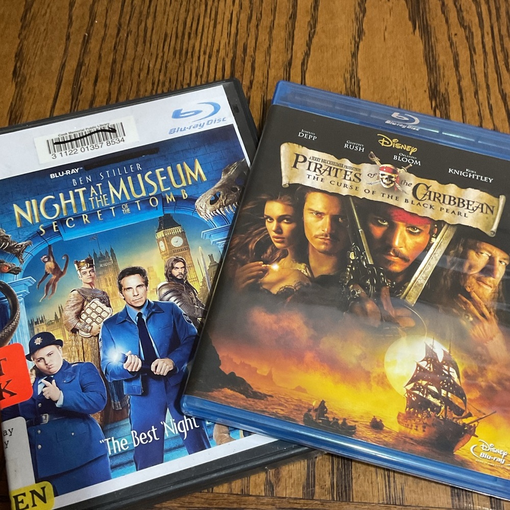 PIRATES OF CARIBBEAN: CURSE BLACK PEARL & NIGHT AT MUSEUM: SECRET TOMB Blu-rays